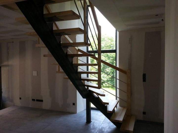 Escaliers contemporain en métal et bois Dordogne (24)