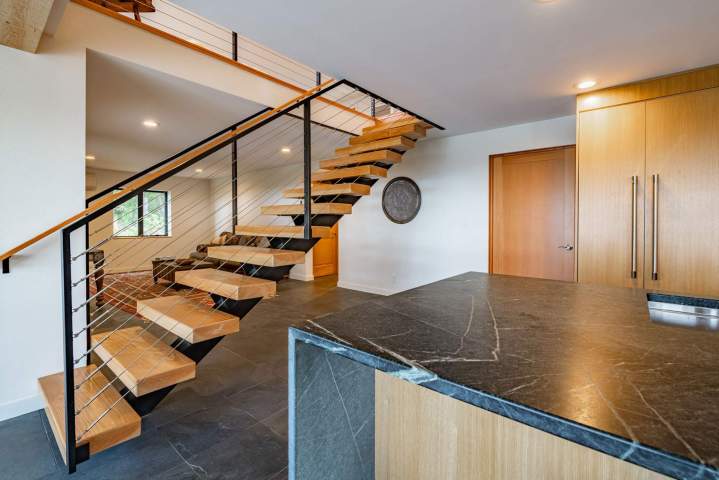 Escalier suspendu moderne Dordogne