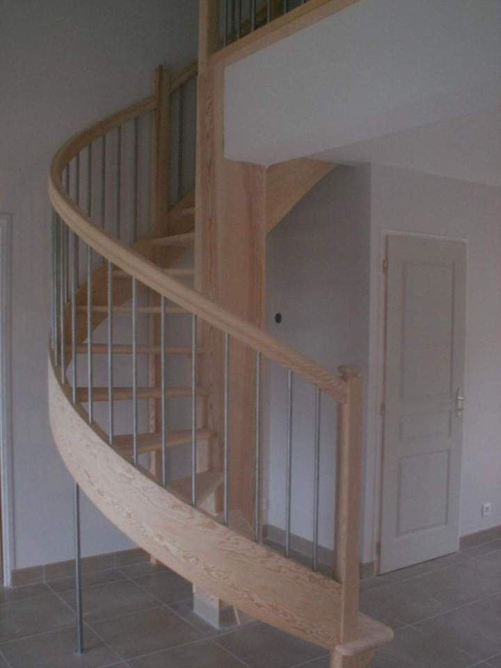 Escalier en colimaçon avec rampe métallique Dordogne (24)